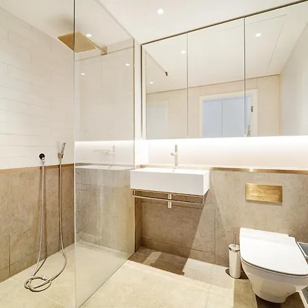 Spacious 3-bedroom With Stunning Battersea Views *