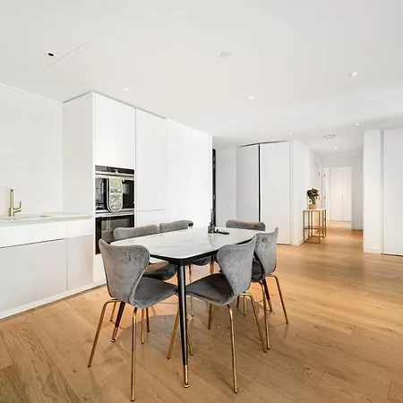 Apartment Spacious 3-bedroom With Stunning Battersea Views London