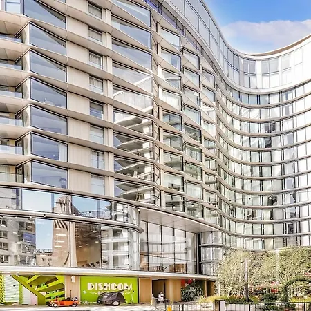 Spacious 3-bedroom With Stunning Battersea Views *