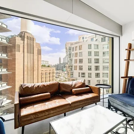 Spacious 3-bedroom With Stunning Battersea Views London