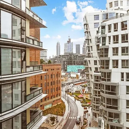 Spacious 3-bedroom With Stunning Battersea Views