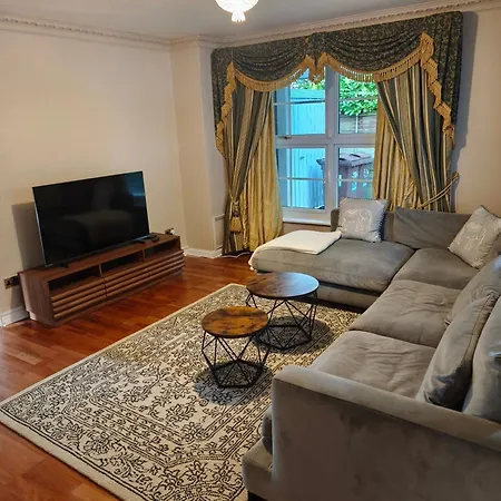 Villa 3 Bedroom Luxury Northwood (Greater London)
