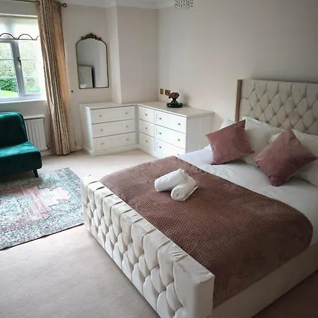 3 Bedroom Luxury Villa Northwood (Greater London)