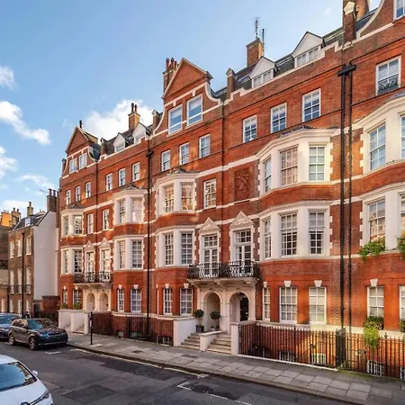 Luxurious 3-bedroom & 3 Bathroom Flat With Indoor Fireplace And Patio In Mayfair Apartment *