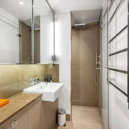 Luxurious 3-bedroom & 3 Bathroom Flat With Indoor Fireplace And Patio In Mayfair *