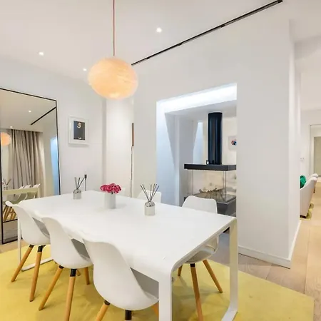 Luxurious 3-bedroom & 3 Bathroom Flat With Indoor Fireplace And Patio In Mayfair * London