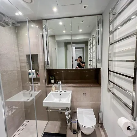 Apartment Luxurious 3-bedroom & 3 Bathroom Flat With Indoor Fireplace And Patio In Mayfair
