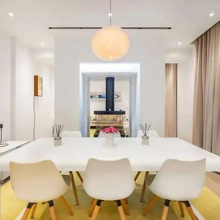 Apartment Luxurious 3-bedroom & 3 Bathroom Flat With Indoor Fireplace And Patio In Mayfair *