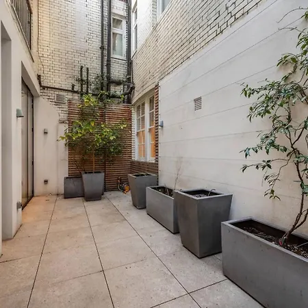 Luxurious 3-bedroom & 3 Bathroom Flat With Indoor Fireplace And Patio In Mayfair London