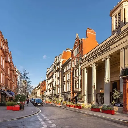 Apartment Luxurious 3-bedroom & 3 Bathroom Flat With Indoor Fireplace And Patio In Mayfair London
