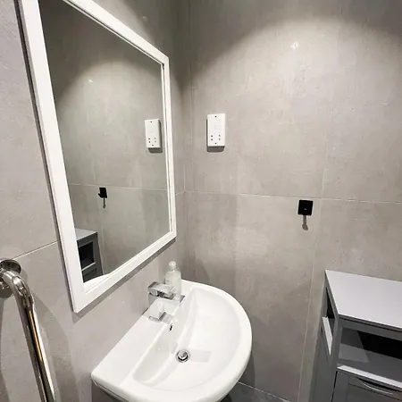 Apartment Sleek Flat Near Highbury & Islington Station *