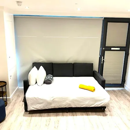 Apartment Sleek Flat Near Highbury & Islington Station London