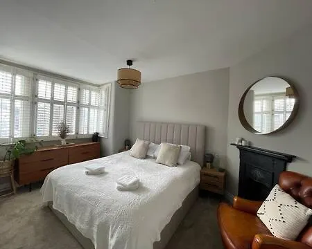 Cozy In Chiswick Holiday home London