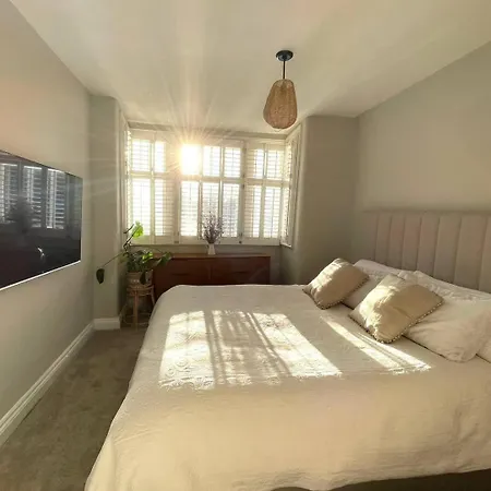 Cozy In Chiswick *