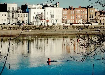 Cozy In Chiswick