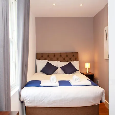 Hotel Putera Puteri London