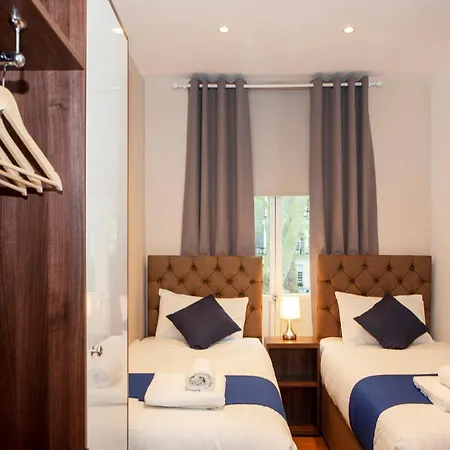 Putera Puteri Hotel Londra