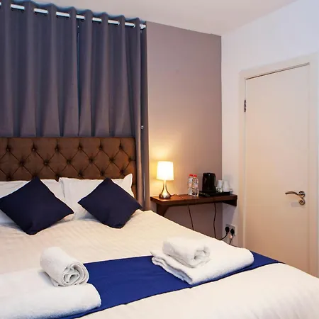 Putera Puteri Hotel Londra