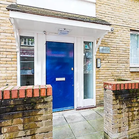 Apartment Modern Near London