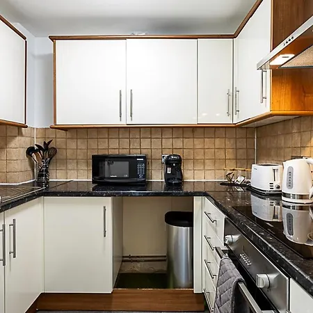 Apartment Modern Near London