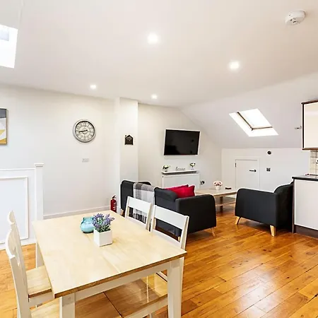 St Johns Hill Penthouse *