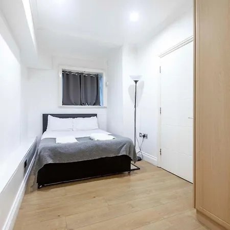 Apartment Indipendent Flat With Patio *