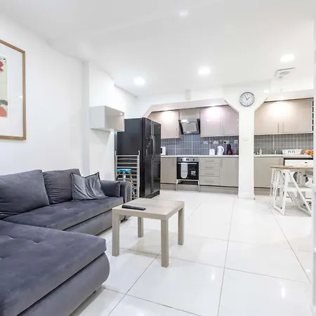 Apartment Indipendent Flat With Patio