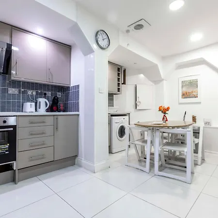 Apartment Indipendent Flat With Patio Greenford (Greater London)
