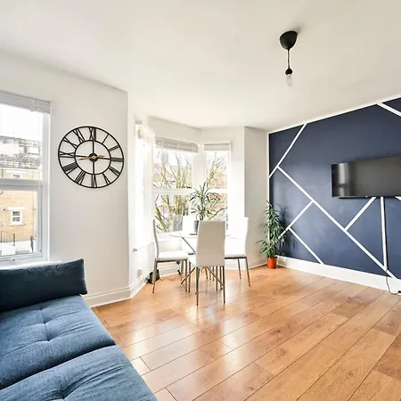 2-Bed, Sleeps 8 In Leyton E10, Near Stratford