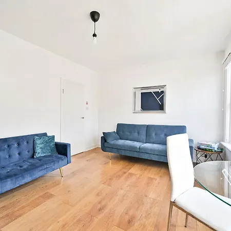 Apartment 2-Bed, Sleeps 8 In Leyton E10, Near Stratford