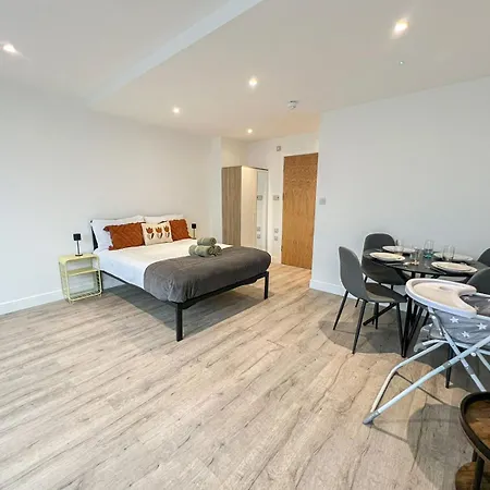 Sleek Flat Near Highbury & Islington Station * London