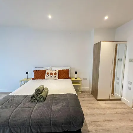 Sleek Flat Near Highbury & Islington Station * London