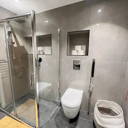 Apartment Sleek Flat Near Highbury & Islington Station *