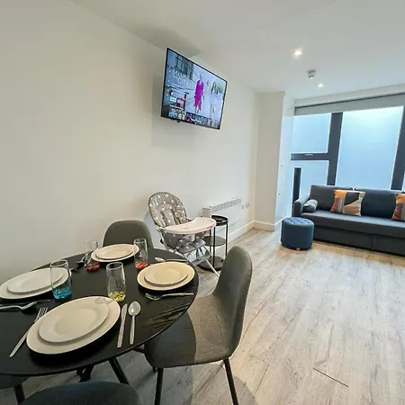 Sleek Flat Near Highbury & Islington Station London