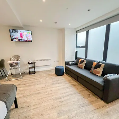 Sleek Flat Near Highbury & Islington Station * London