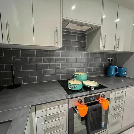 Apartment Sleek Flat Near Highbury & Islington Station *