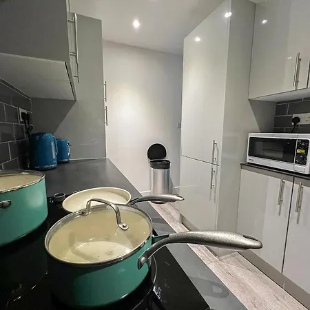 Sleek Flat Near Highbury & Islington Station London