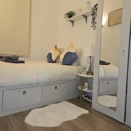 Apartment Stylish 2-bed In West - Extended *