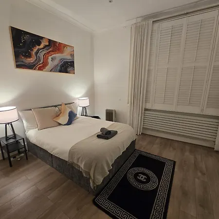 Stylish 2-bed In West - Extended