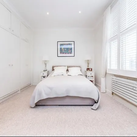 Stylish 2-bed In West - Extended Apartment