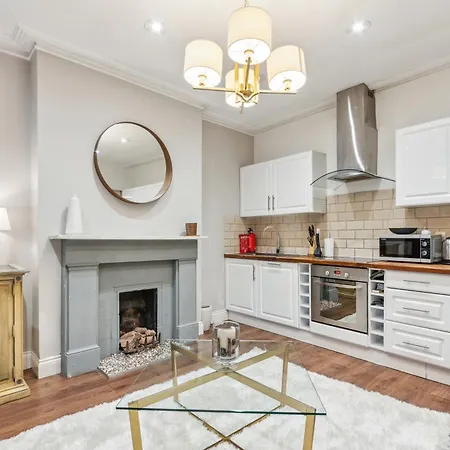 Stunning 2bed 2bath In Earls Court Sleeps Six * London