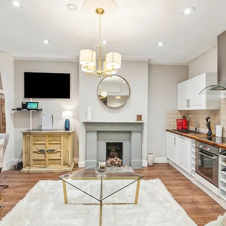 Stunning 2bed 2bath In Earls Court Sleeps Six *