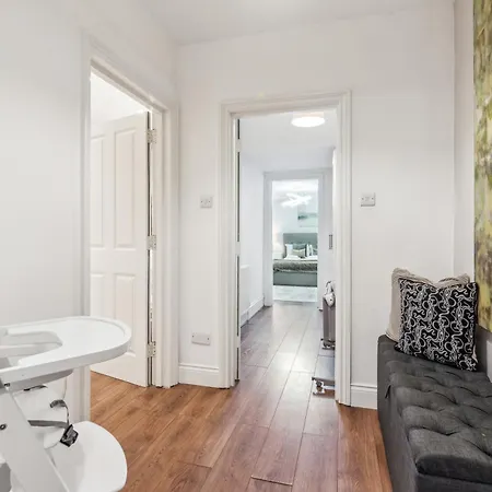 Stunning 2bed 2bath In Earls Court Sleeps Six Apartment *