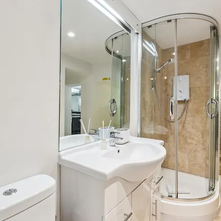 Stunning 2bed 2bath In Earls Court Sleeps Six * London
