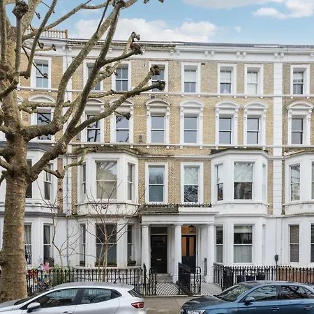 Apartment Stunning 2bed 2bath In Earls Court Sleeps Six London