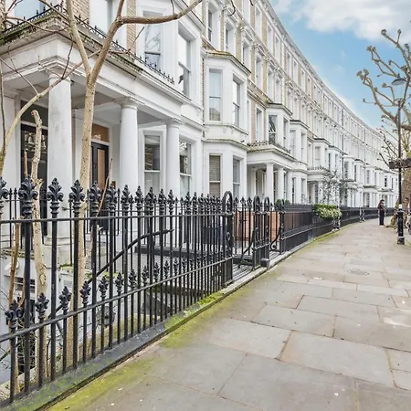 Stunning 2bed 2bath In Earls Court Sleeps Six Apartment London