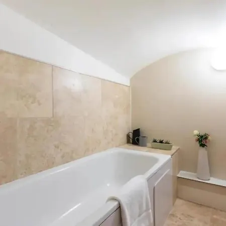 Stunning 2bed 2bath In Earls Court Sleeps Six Apartment
