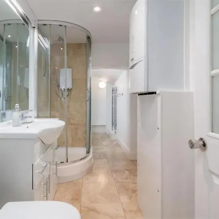 Apartment Stunning 2bed 2bath In Earls Court Sleeps Six *