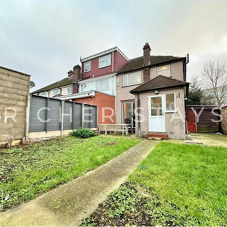 Wembley Large 4-bedroom House, Driveway And Garden