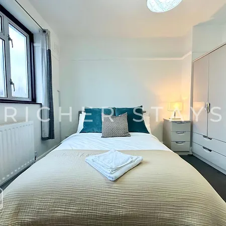 Wembley Large 4-bedroom House, Driveway And Garden * London